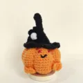 Handgemachte Häkel Halloween Kürbis Puppe mit Hexenhut, süße Tisch Deko Geschenkidee. - Gelb