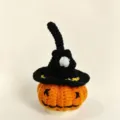 Handgemachte gehäkelte Halloween Kürbis Puppe mit Schwarzer Hexenhut Variante Deko - Stil 3 / Gelb