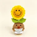 Handgemachte Häkel-Sonnenblume Topfpflanze, süßes gestricktes Blumengeschenk für Frauen. - Hunde-Smiley-Sonnenblume in der Topfpflanze