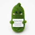 Muñeco pepino positivo hecho a mano ganchillo juguete vegetal lindo con tarjeta regalo - Pepinillo