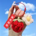 Handgemachte Häkel Erdbeere Blumen Schlüsselanhänger süße Taschenanhänger Deko. - Drahtschleifen-Stil / Rote Erdbeere
