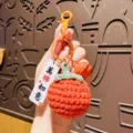 Handgefertigter Häkel-Persimone-Schlüsselanhänger, süßer Strickfruchttaschenanhänger als Geschenk. - Knopf-Stil - Persimone (Alles Gute)