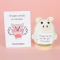 Handgemachte Häkeln süßes Schwein Puppe Desktop Ornament mit Holzbasis und Grußkarte - Schweinchen 2 + Karte