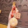 Handgefertigter Häkel-Orangen-Schlüsselanhänger mit süßer Glocke und Acryl-Anhänger für Alltag. - Plüsch-Häkelanhänger - Orange (Glänzende Zukunft)