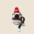 Handgemachte gestrickte Weihnachts-Mops-Plüschtier-Dekoration mit Mütze und Schal für Geschenke - Weihnachts-Pochacco 1