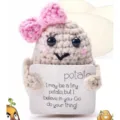 Handgemachte gehäkelte positive Kartoffel Puppe mit Schleife und inspirierender Karte. - Kartoffel mit rosa Schleife