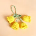 Handgemachte Häkel Maiglöckchen Tasche Anhänger, süße Wollblume Auto Hängeornament Detail. - Gelb