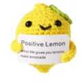 Peluche limone all'uncinetto fatto a mano simpatica bambola frutta con cartello motivazionale. - Limone 1