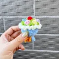 Handgefertigter Häkel-Mini-Blumenstrauß-Schlüsselanhänger, süßer Strickanhänger für Taschen. - Blau [Mehrfarbig]
