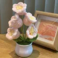 Handgehäkelte rosa Blumen Topfpflanze Heimdekoration Gemütlicher Schreibtisch Display Geschenk - 5 hautfarbene Maiglöckchen-Topfblumen