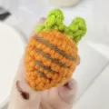 Handgemachte Häkel-Karotten-Haarspange Zubehör, süßer Wollgarn DIY Anhänger für tägliches Outfit. - Karotte (gestreift)