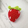 Handgemachte gehäkelte Erdbeere Haarspange Zubehör, rote niedliche Frucht DIY Basteln. - Erdbeere
