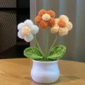 Handgemachte Häkelblume Topfpflanze Strick künstliche Wolle Sonnenblume Heim Dekor Geschenk Deko - Gelbe Puffblume (Weißer Topf)