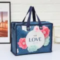 Bolso tote de tela no tejida azul con diseño floral, asas resistentes y cremallera. - Flores de lunares LOVE / 30x23x14cm