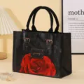 Bolso tote impermeable de polipropileno tejido con estampado de rosa roja y asas negras. - Flor roja con asa negra (pequeña)
