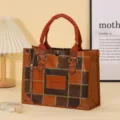 Bolsa de compras de tejido PP con estampado patchwork marron vintage y asas resistentes. - Cuadros con asa marrón (pequeño)