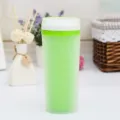 Tazza da viaggio in plastica isolata a doppia parete verde con coperchio bianco per uso quotidiano. - 401-500ml / Verde