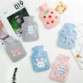 Borsa dell'acqua calda in gomma peluche simpatico cartone animato stampato scaldamani - Modello con custodia in tessuto trasparente / Taglia piccola 19,5*11 cm
