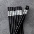 Schwarzes Legierung-Stäbchen-Set mit silbernen Zierbändern, rutschfest und langlebig. - Fu-Zeichen Rot / 27cm / Silber