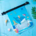 Borsa impermeabile trasparente per cellulare con simpatico design di balena cartone animato. - 34*28CM / Mondo Oceanico