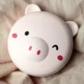 Simpatico maialino rosa scaldamani ricaricabile USB specchio trucco LED regalo inverno - 9x9cm / Maialino che Fa l'Occhiolino