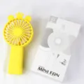 Niedlicher Mini Handventilator mit Kronen-Design, tragbarer elektrischer Sommer Ventilator. - Ventilator + Seifenblasen Zubehör / Gelb