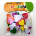 Bunte herzförmige Aufkleber Detailansicht mit Punktmuster im transparenten Beutel verpackt. - Punktiertes Herz