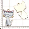 Charmant pendentif chat émail alliage accessoires de bijoux faits à la main DIY. - Chat Mécanique Cartoon Blanc avec Couronne (19135) / 1 Pièce/Paquet (26x17mm) / Blanc