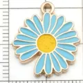 Pendentif fleur en alliage émaillé bleu breloque pour la fabrication de bijoux artisanaux. - Tournesol Chrysanthème Unilatéral / 1 Pièce (18x20mm) / Bleu lac