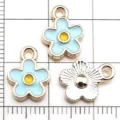 Pendentifs breloques en métal fleur émaillée bleue accessoires de bijoux DIY pour colliers - Petite Marguerite / 1 pièce (10x13mm) / Bleu lac