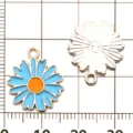 Pendentif marguerite en alliage émaillé bleu breloque DIY pour collier bracelet accessoire - Chrysanthème / 1 Pièce (16x18mm) / Bleu lac