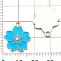 Breloques pendentifs en métal fleur émaillée bleue pour accessoires de bijoux de bricolage. - Fleur de cerisier / 1 pièce (17x19mm) / Bleu lac