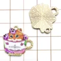 Mix 20 pz ciondoli in lega smaltata gatto tazza da tè ciondolo fai da te gioielli - Gatto Arancione In Tazza Floreale / 1 Pezzo/Confezione / Oro