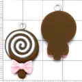 Hars lolly bedels met strik voor DIY handgemaakte sieraden accessoires, schattige zoete hanger. - Strik Lollipop / 1 Stuk (28x18x4mm) / Koffiebruin