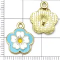 Pendentif fleur émail bleu en alliage pour bracelet collier DIY accessoires bijoux faits - Fleur de Cerisier à Cinq Pétales / 1 Pièce/Paquet (18x15x2mm) / Bleu lac