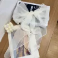 Élégant grand nœud de cheveux en organza blanc écharpe, accessoire transparent léger pour femmes. - Blanc
