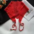 Pañuelo triangular de punto calado rojo pañuelo en la cabeza accesorio de moda. - Rojo