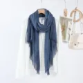 Écharpe unie en coton et lin pour femmes, long châle décontracté pour la vie quotidienne. - Bleu foncé