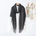 Foulard uni gris foncé froissé en lin pour femme élégant doux châle à franges - Noir