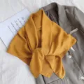 Einfarbiges quadratisches Halstuch für Damen, elegantes leichtes Sommertuch und Schal. - Stil 5
