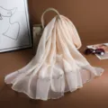 Eleganter champagnerfarbener Chiffonschal mit Perlen für Damen, ideal für die Sommerzeit. - Beige