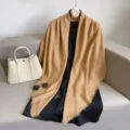 Elegante effen kameelkleurige sjaal sjaaltje met franjes, stijlvolle dames retro cape. - camel