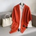 Elegante effen oranje dames shawl met korte franjes, vintage stijl omslagdoek voor dagelijks. - Oranjerood