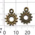 Antiek brons zon metalen bedels voor DIY sieraden maken, armbanden kettingen accessoires. - Zon / 1 Stuk (12x15mm)