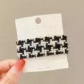 Kλασικό ασπρόμαυρο τσιμπιδάκι μαλλιών houndstooth, κομψό αξεσουάρ μαλλιών tweed. - Τετράγωνο / Houndstooth
