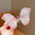 Χαριτωμένο ροζ τσιμπιδάκι μαλλιων σε σχήμα πεταλούδας για κορίτσια με λευκές πέρλες. - Gradient Ροζ Νεράιδας
