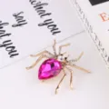 Prachtige kristallen spinnenbroche speld in goudkleur met prachtige roze strass sieraden - Goud en Rozerood