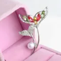 Broche élégante queue de poisson strass perle alliage argenté bijoux femme cadeau charmant. - Argent & Multicolore