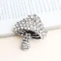Exquise broche champignon en strass, accessoire élégant en alliage cristal pour manteau femme. - Blanc