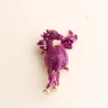 Exquise broche cheval ailé en strass rose, épingle en métal de luxe pour vêtements. - Violet